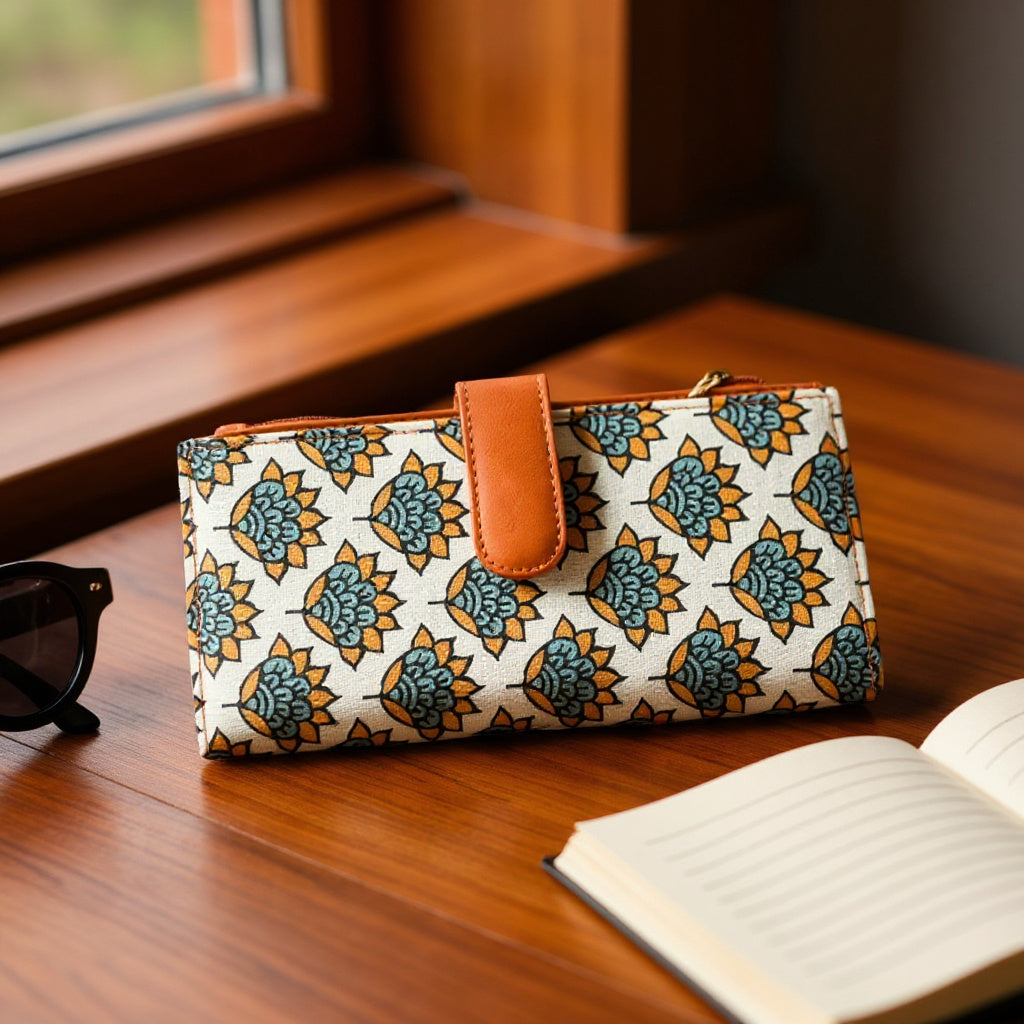 Premium And Stylish Hand Wallet For Everyday Use