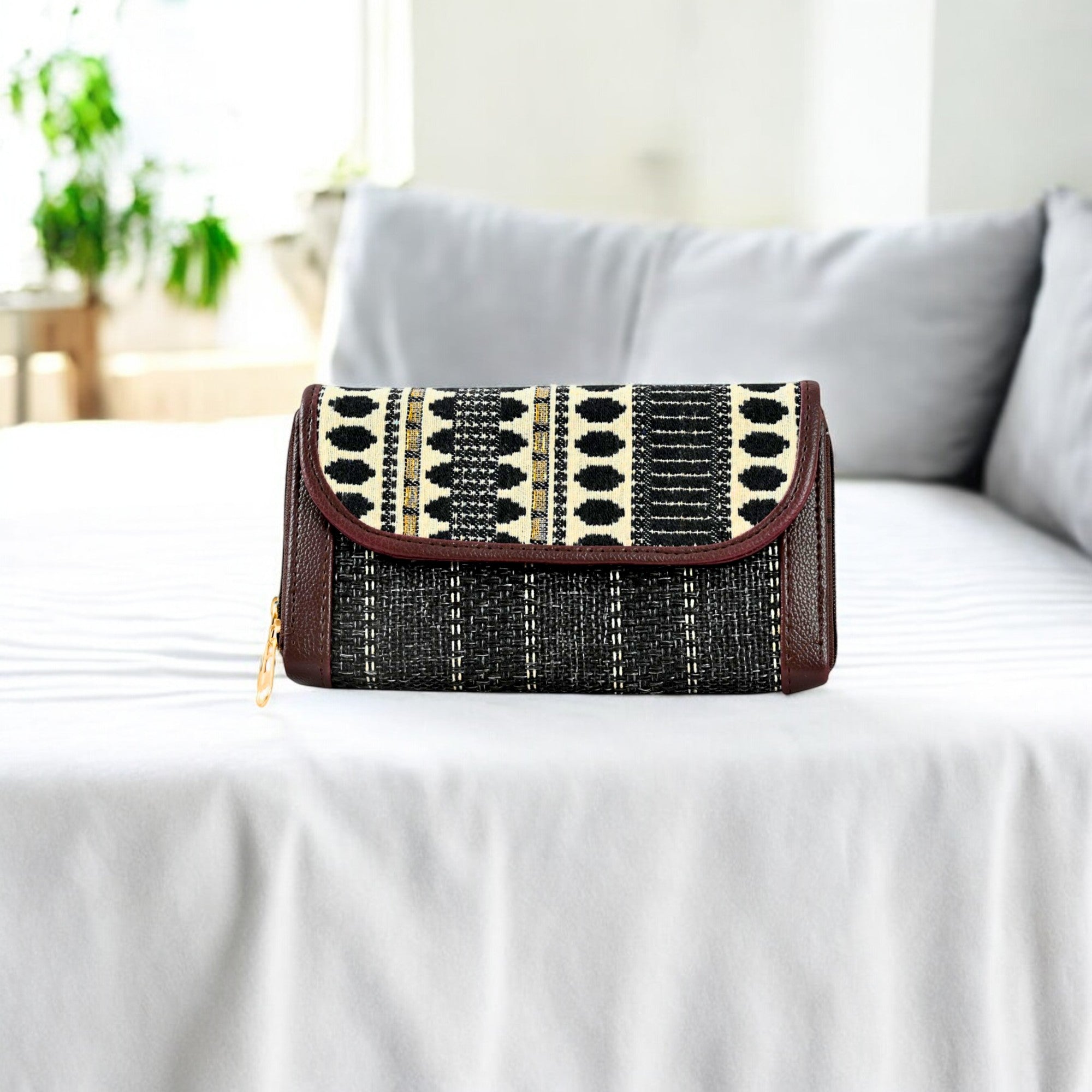 Premium And Stylish Hand Wallet For Everyday Use