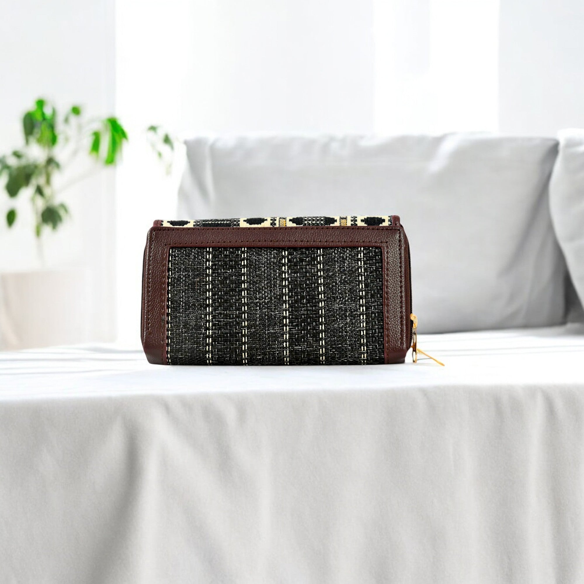 Premium And Stylish Hand Wallet For Everyday Use