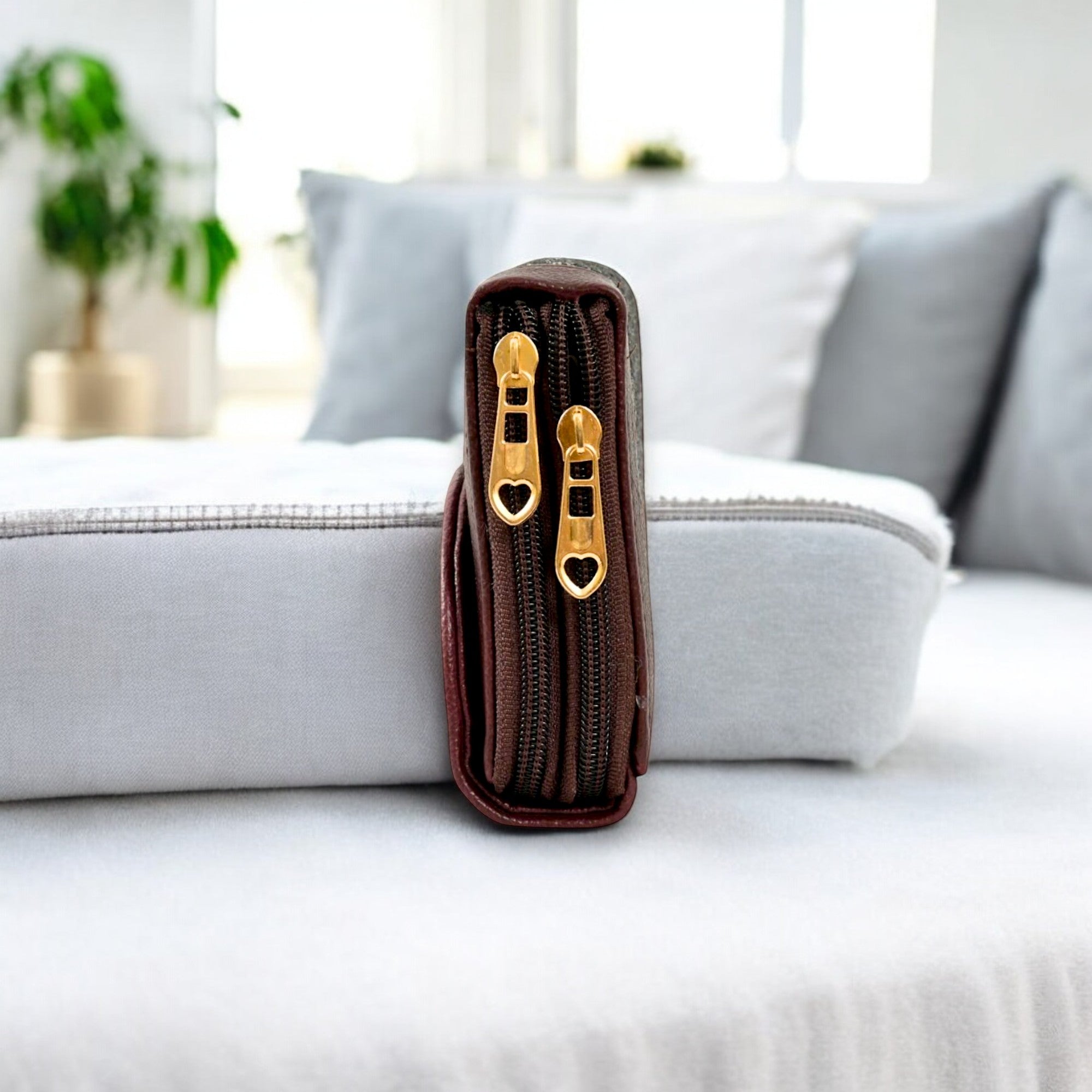 Premium And Stylish Hand Wallet For Everyday Use