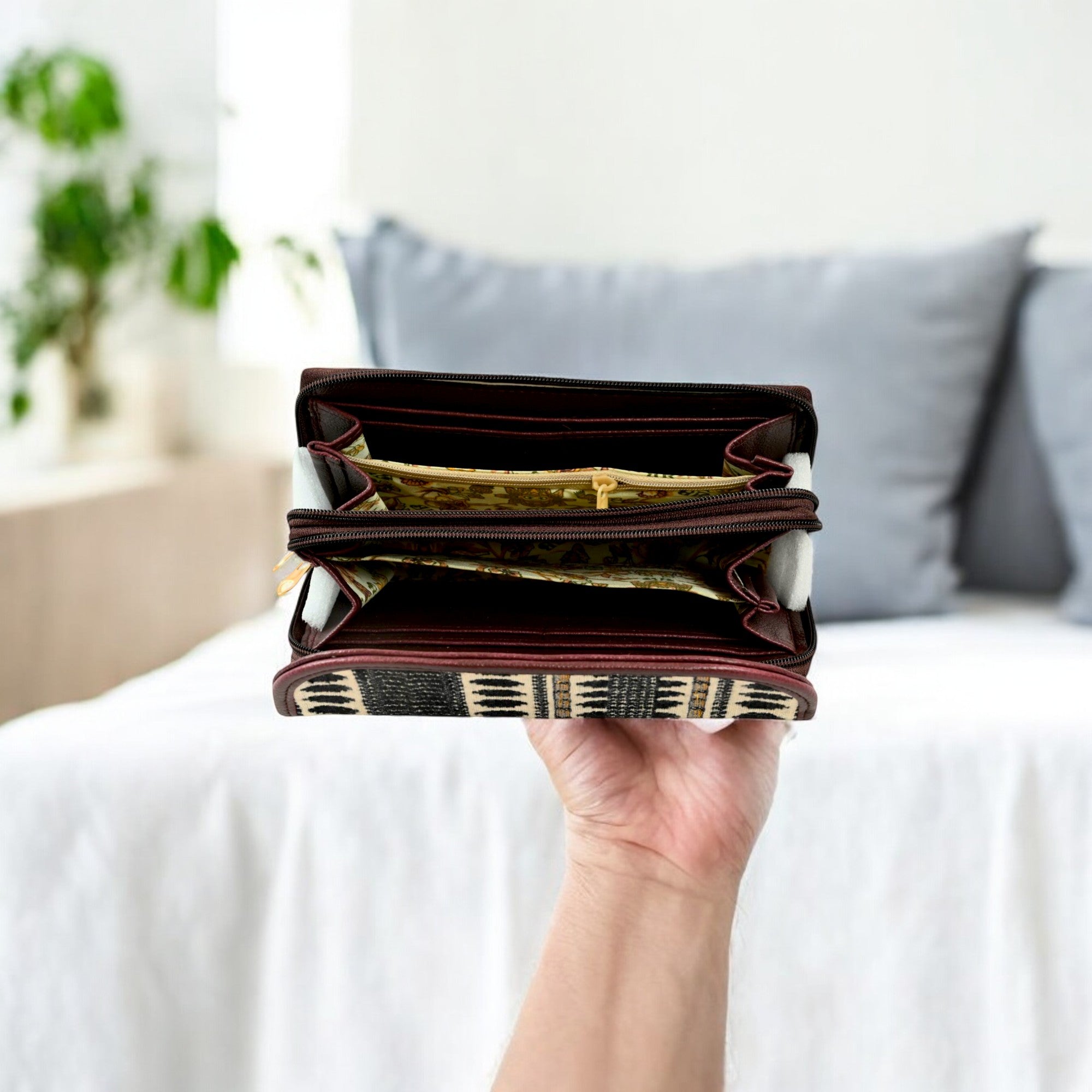 Premium And Stylish Hand Wallet For Everyday Use