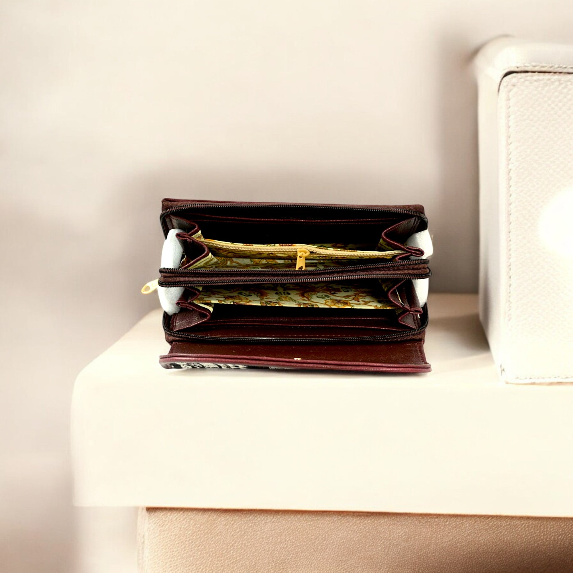 Premium And Stylish Hand Wallet For Everyday Use