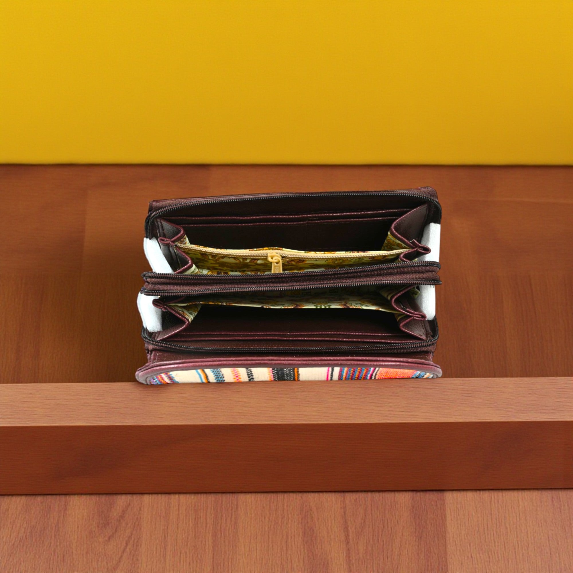 Premium And Stylish Hand Wallet For Everyday Use