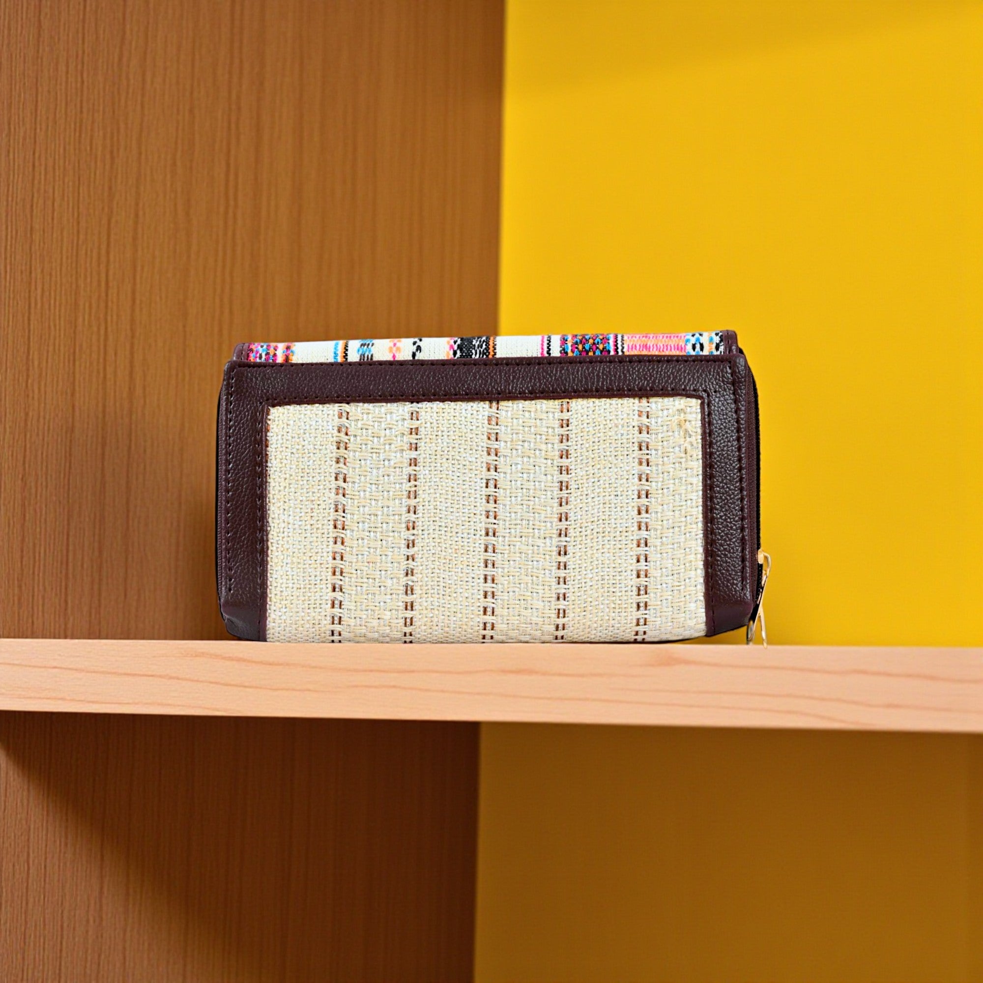 Premium And Stylish Hand Wallet For Everyday Use