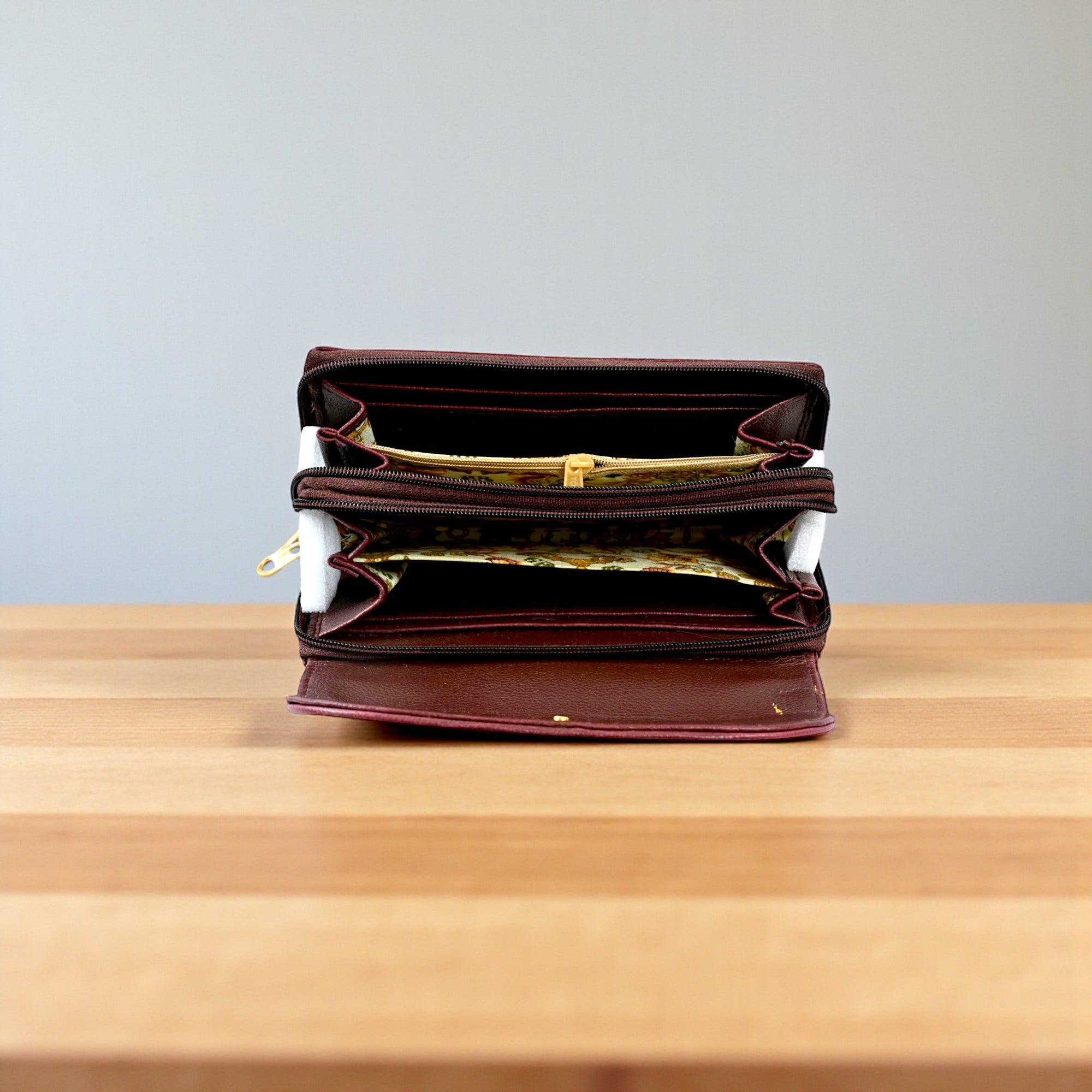 Premium And Stylish Hand Wallet For Everyday Use