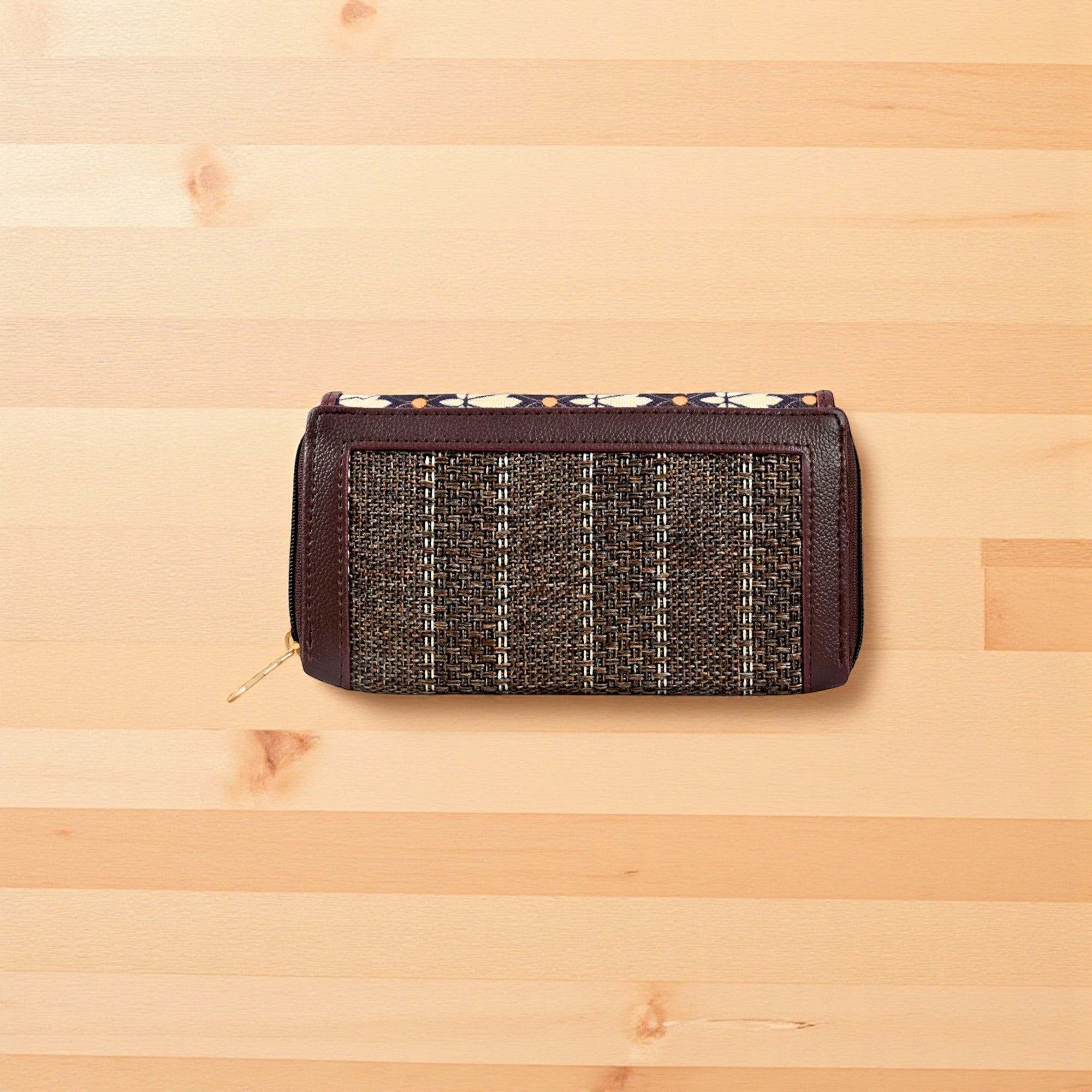 Premium And Stylish Hand Wallet For Everyday Use