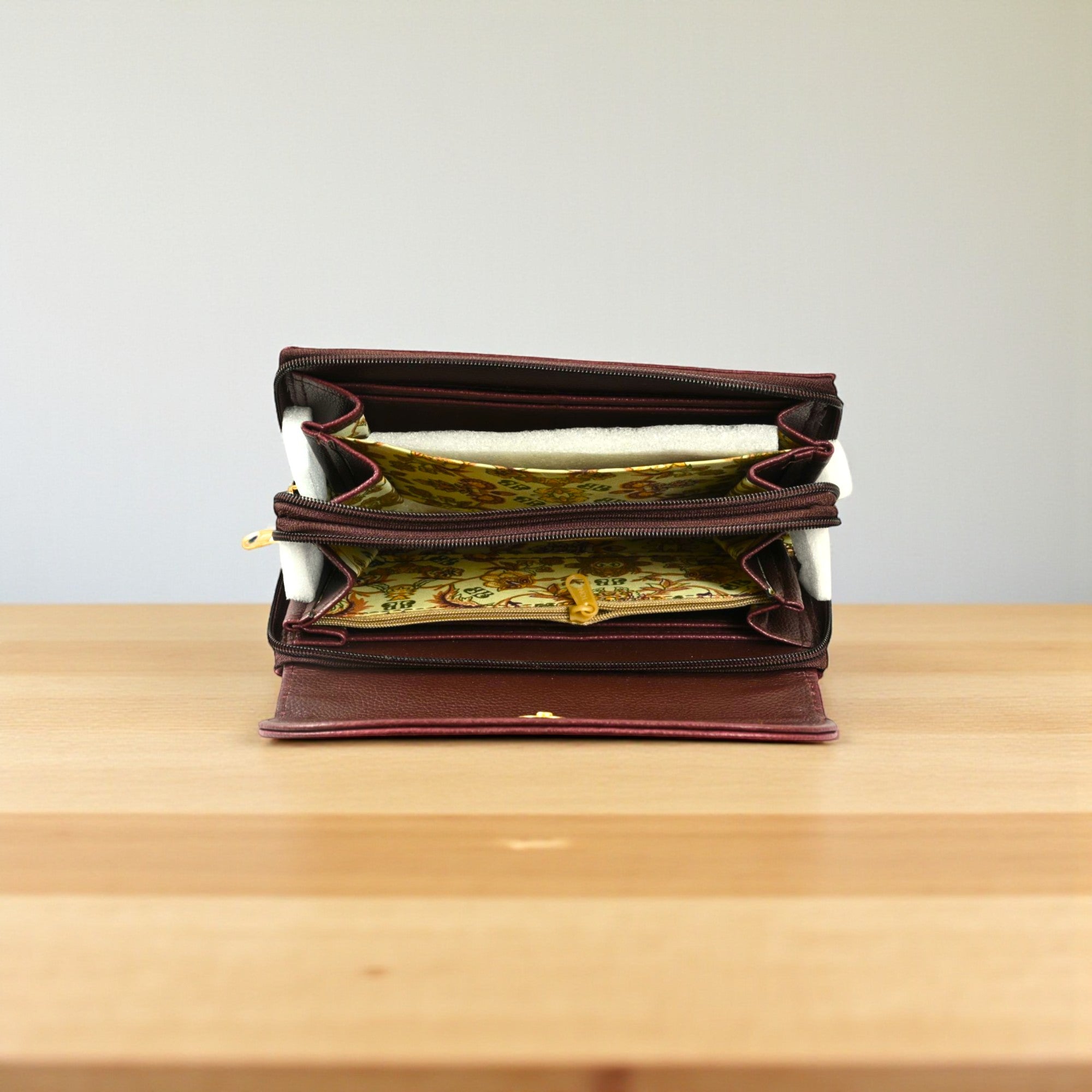Premium And Stylish Hand Wallet For Everyday Use