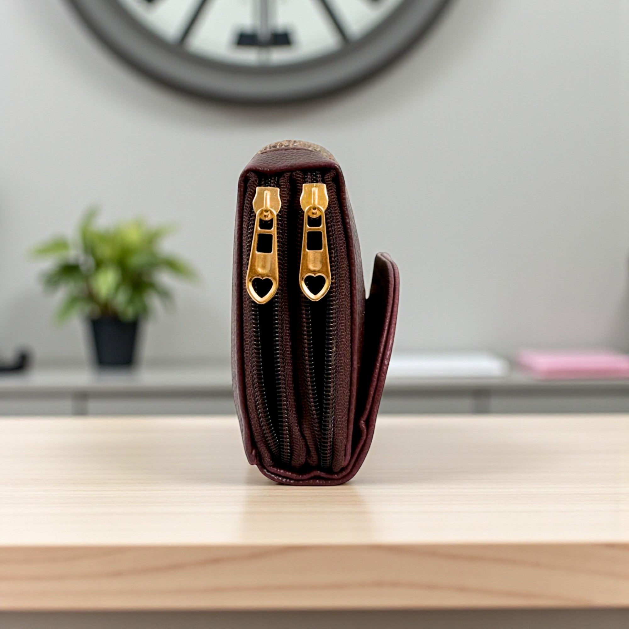 Premium And Stylish Hand Wallet For Everyday Use